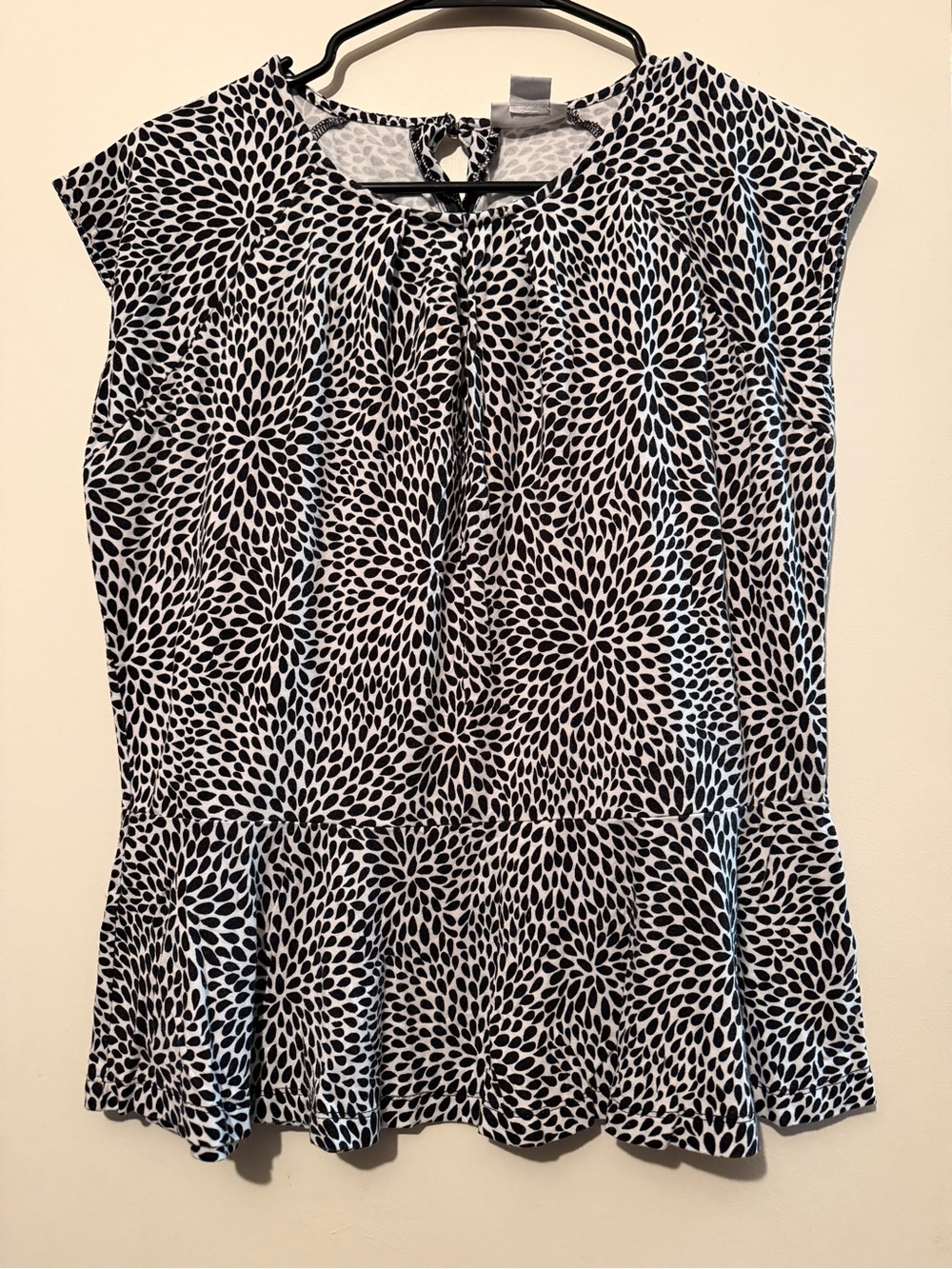 Liz Claiborne Abstract Pattern Blouse in Black & White Like New